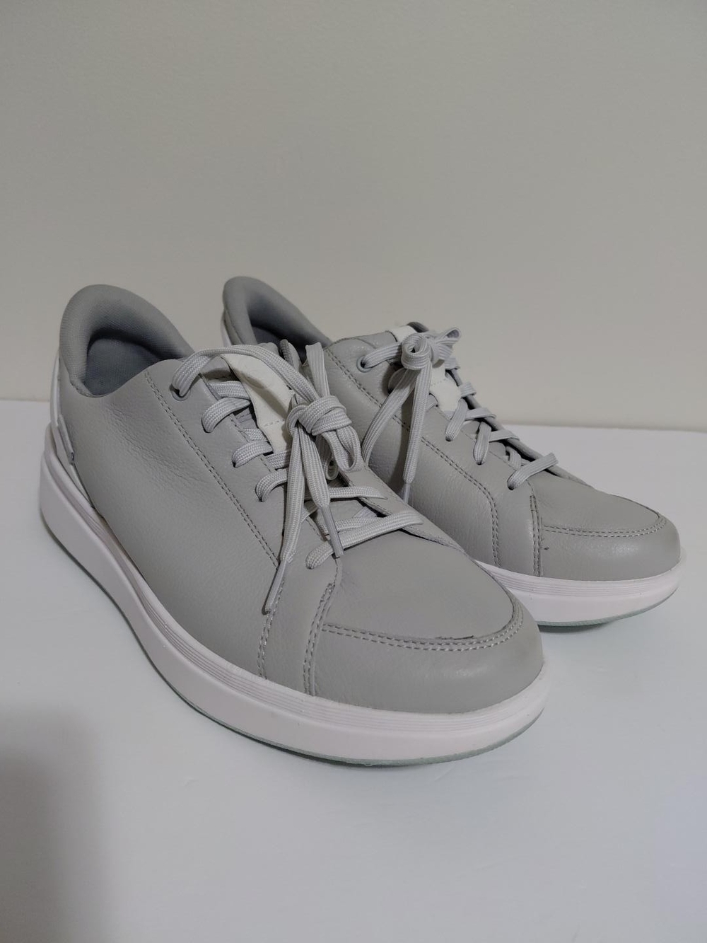 Kizik Women’s 10.5 Gray Hands-Free Lace-Up Comfort Sneakers